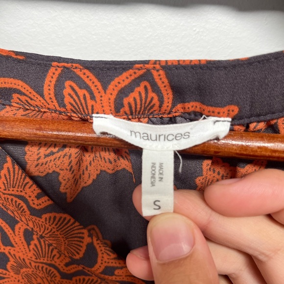 Beautiful Maurice’s women’s top. Almost like new. Size small - Picture 2 of 4
